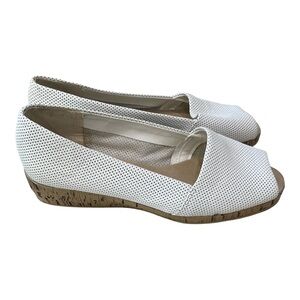 Aerosoles Peep Toe White Leather Perforated Wedge Flats 8W Wide GUC